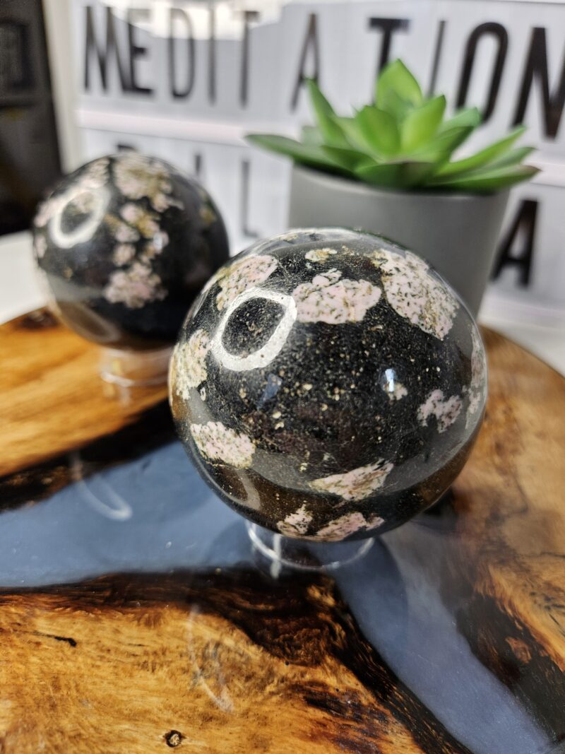 Sphère en Obsidienne à Fleurs de rhodonite