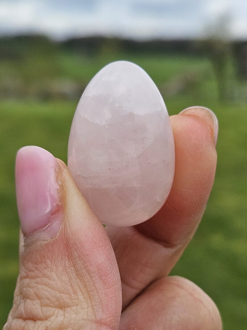 Oeuf de Yoni ou déco en Quartz rose