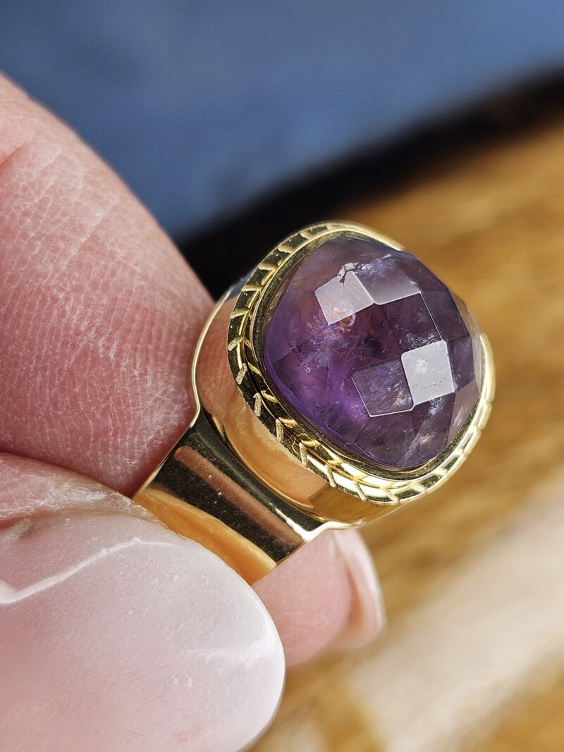 Bague Shirel *Les Pierres Bijoux* acier doré et Amethyste – Image 2