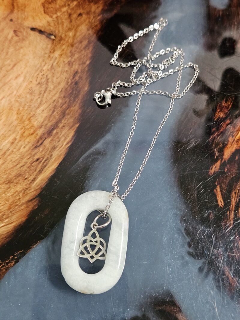 Collier TRISKEL avec Donut ovale en Cristal de Roche – Image 2