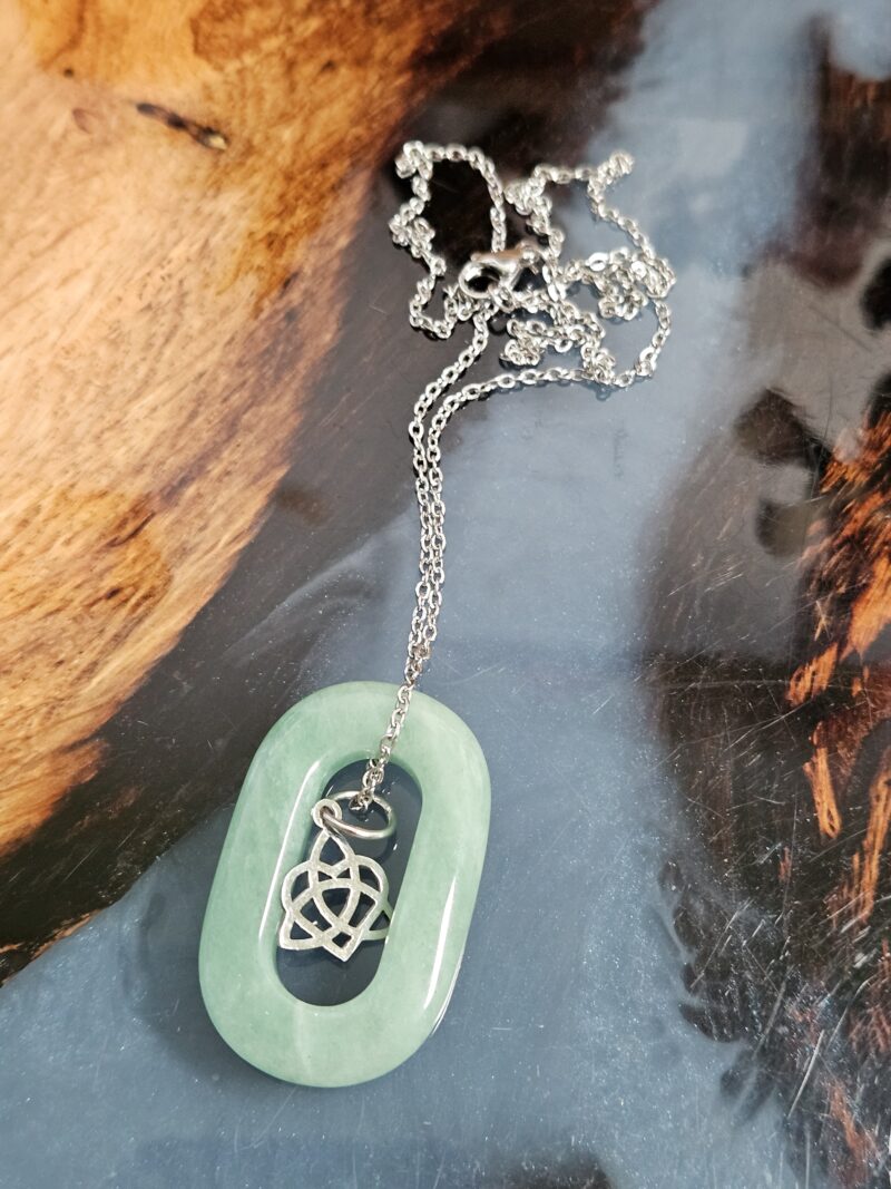 Collier TRISKEL avec Donut ovale en Aventurine Verte – Image 2