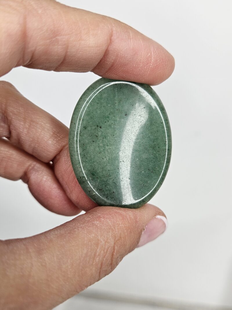 Galet en aventurine verte - worry stone – Image 3