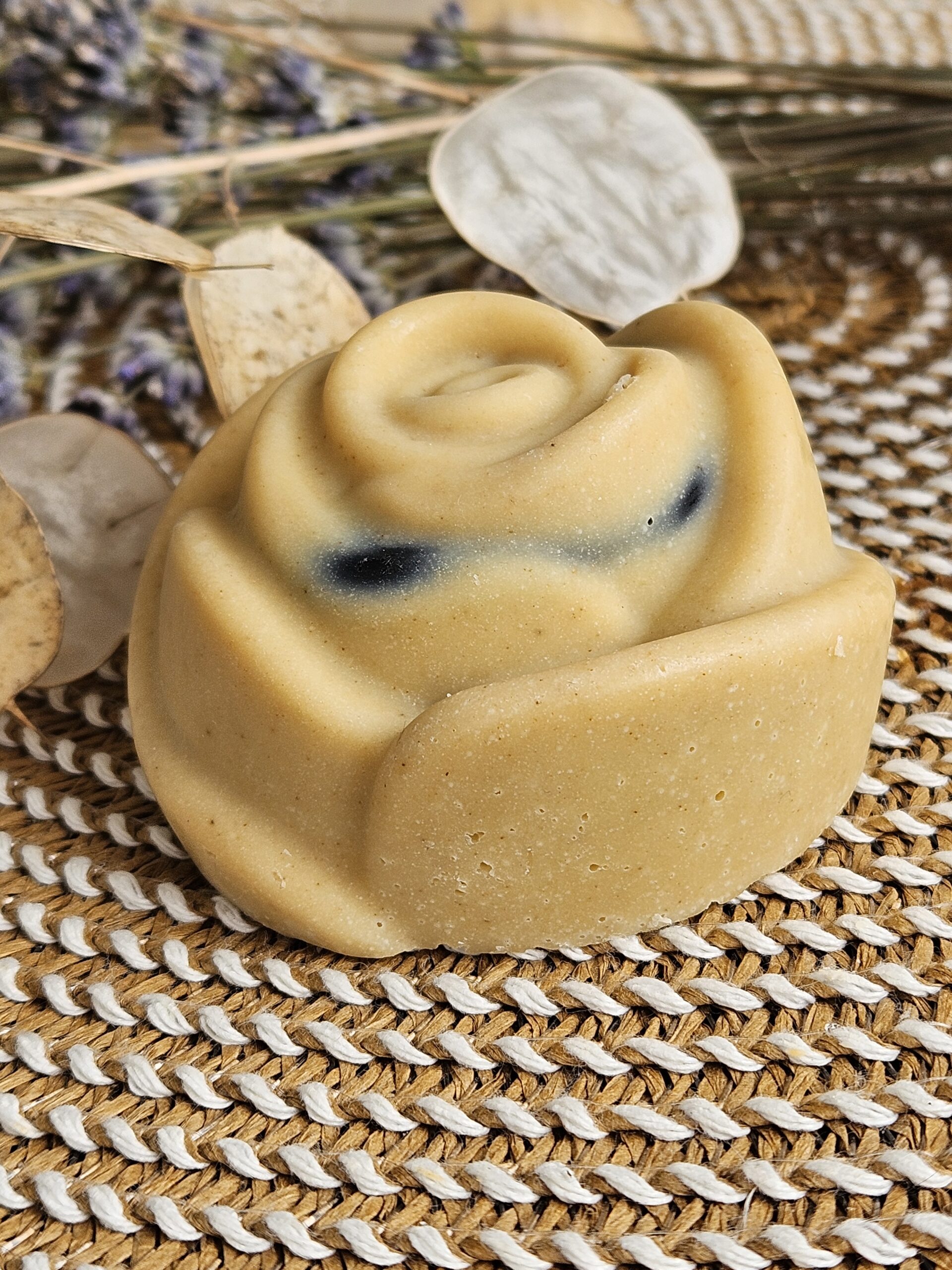 Savon artisanal d'herboriste Rose Porte Bonheur